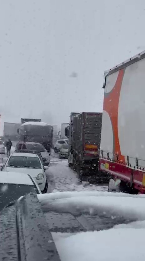 Erzurum&rsquo;da ulaşıma kar engeli
