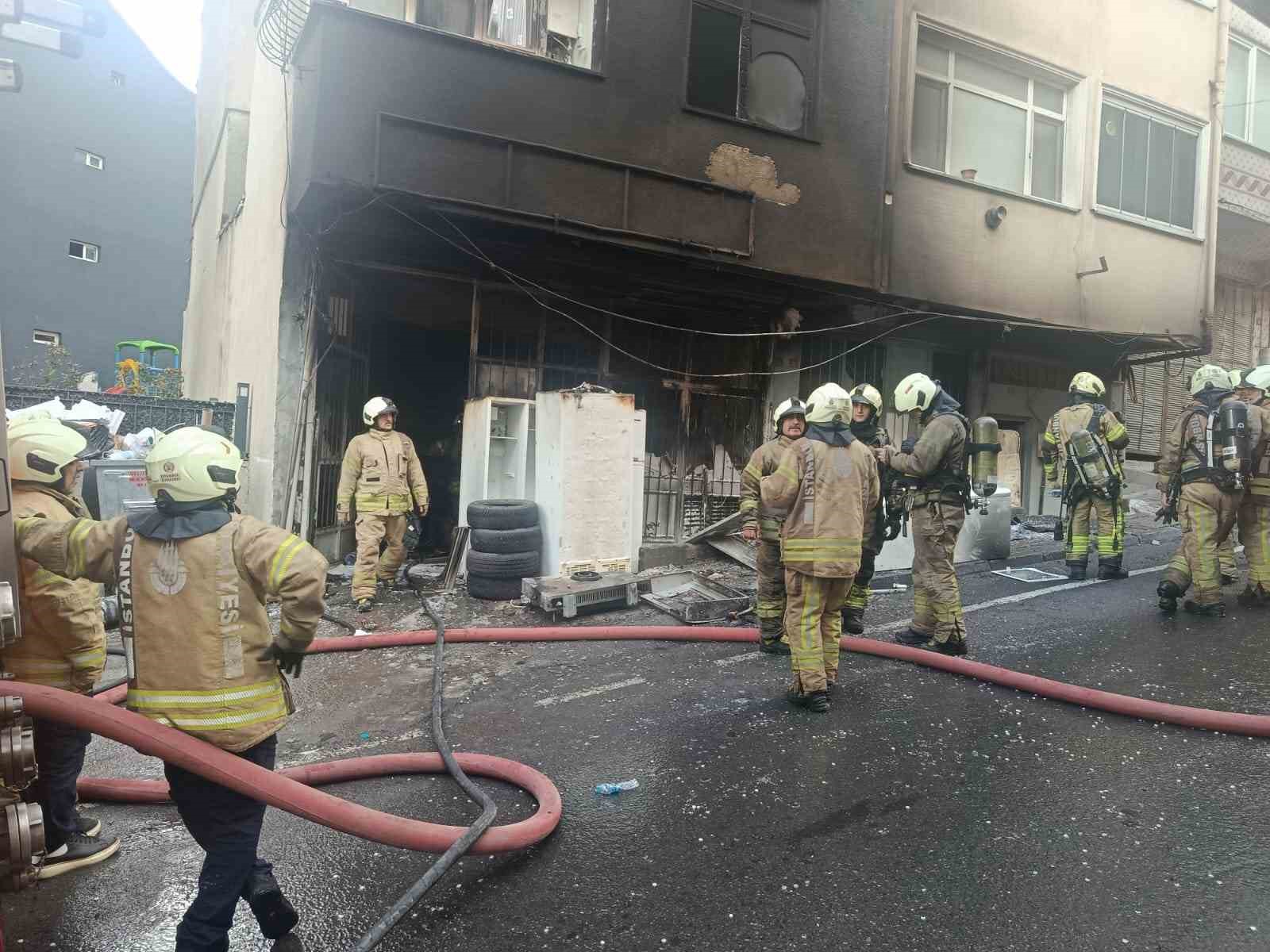 Gaziosmanpaşa&rsquo;da hurdacıda yangın
