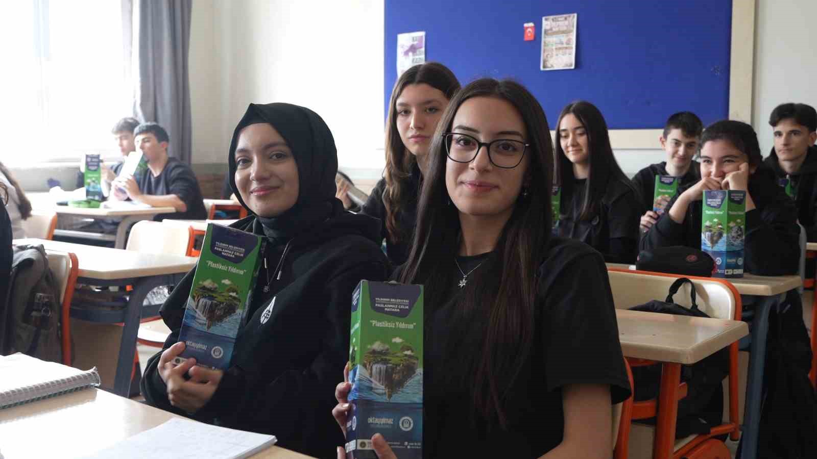 Yıldırım&rsquo;da plastiğe fren: 31 okula arıtma, 32 bin &ouml;ğrenciye matara
