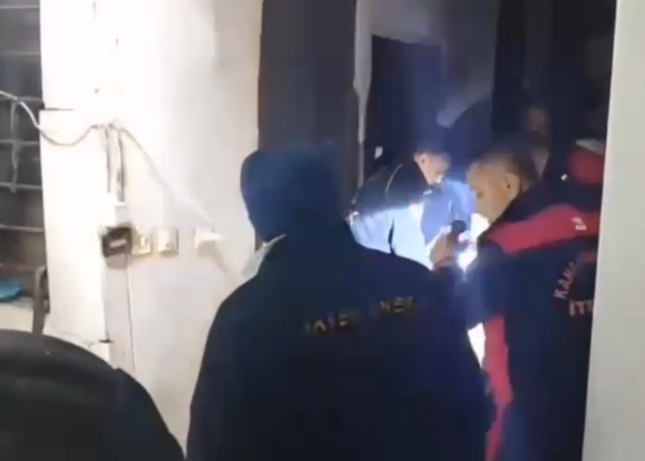 Kahramanmaraş&rsquo;ta &ccedil;ıkan yangında evde mahsur kalan vatandaşı itfaiye kurtardı
