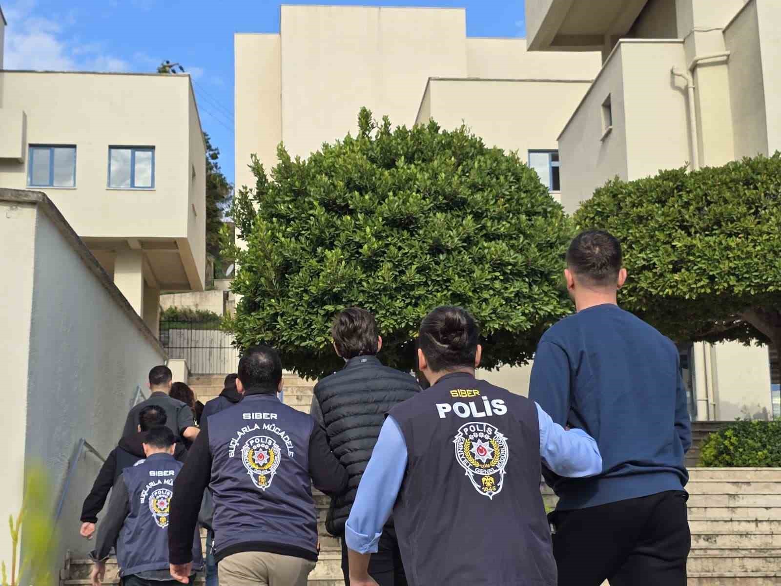 Marmaris&rsquo;te &rsquo;sahte bungalov&rsquo; şebekesi &ccedil;&ouml;kertildi: 8 g&ouml;zaltı
