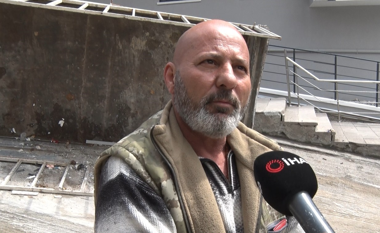 Yokuşta ilerleyemeyen kamyonetini ara&ccedil;lara &ccedil;arpmamak i&ccedil;in bilerek devirdiğini iddia etti
