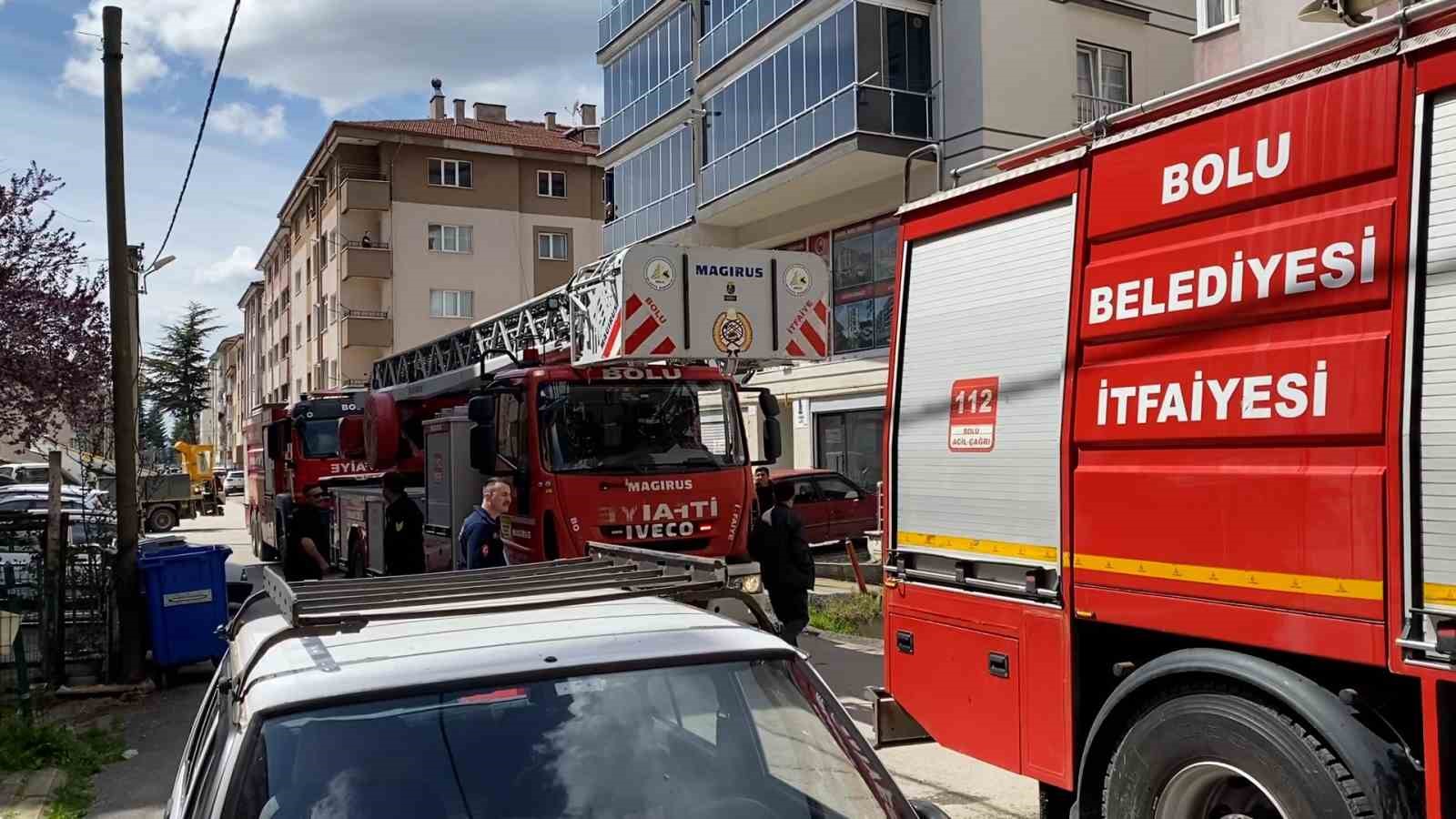 Prizde unutulan sa&ccedil; kurutma makinesi yangın &ccedil;ıkarttı, ekipler harekete ge&ccedil;ti
