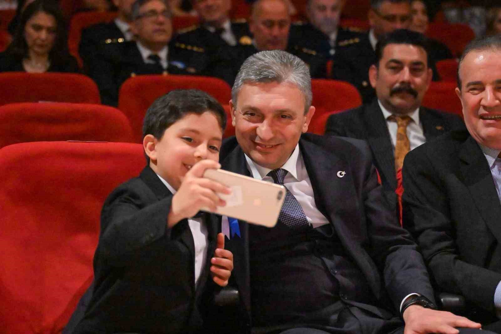 Antalya Valisi Hulusi Şahin: "Polis teşkilatımız istikbale olan g&uuml;venimizdir"
