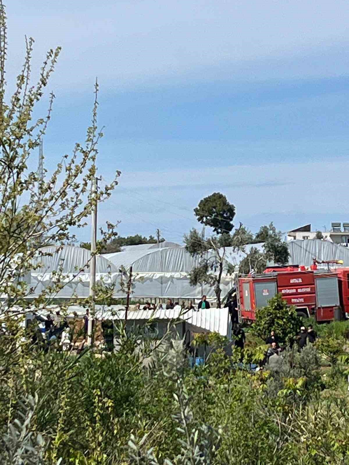 Aksu’da traktör dereye devrildi sürücü hayatını kaybetti
