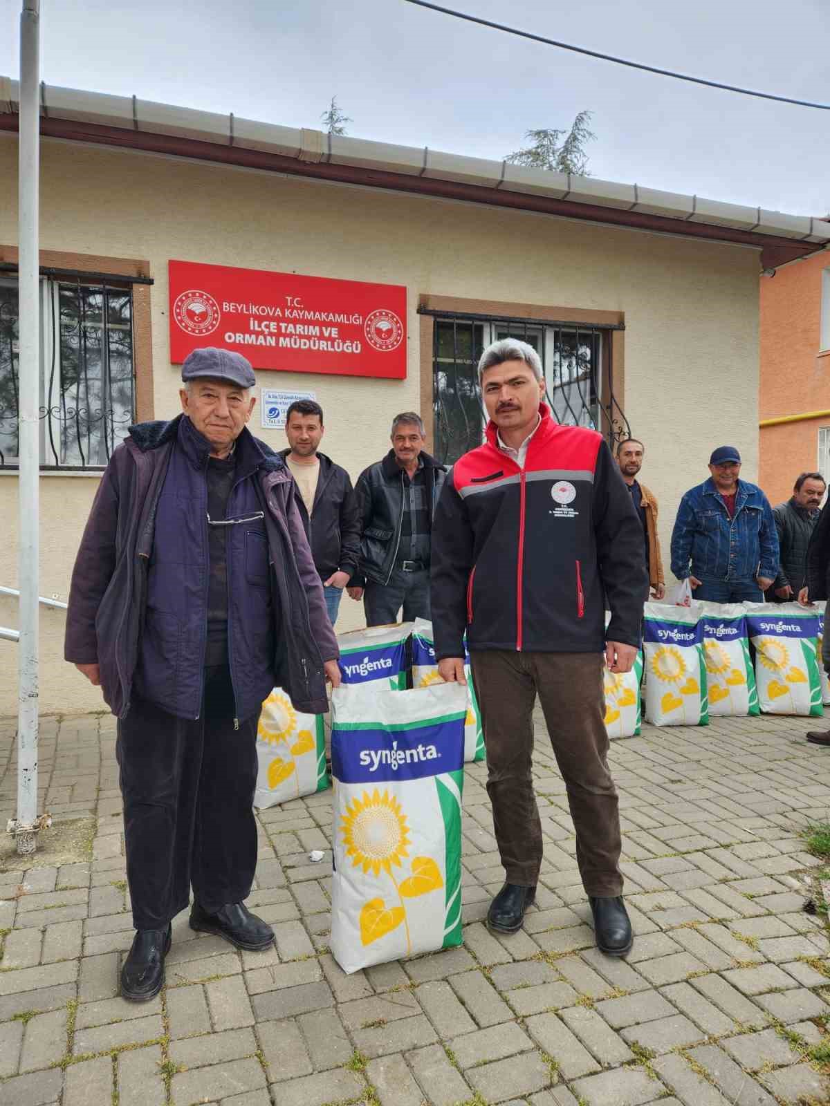 &Ccedil;ift&ccedil;ilere y&uuml;zde 50 hibeli tohum dağıtıldı
