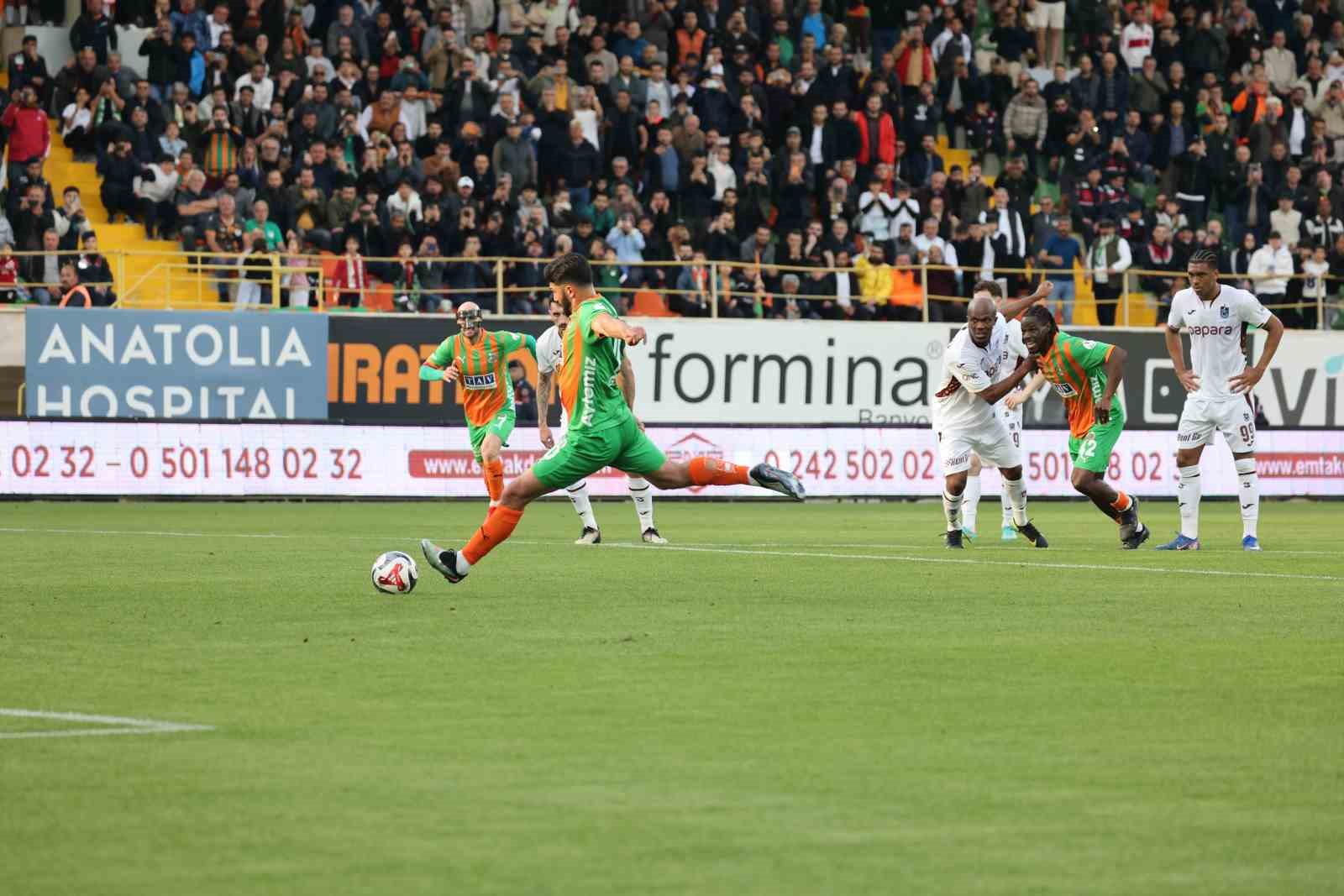 Trendyol Süper Lig: Corendon Alanyaspor: 1 - Trabzonspor: 1 (Maç sonucu)
