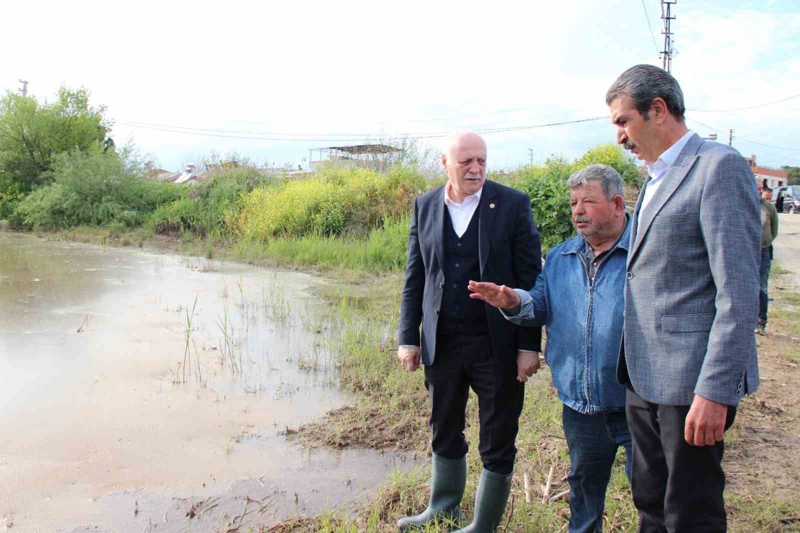 TZOB Genel Başkanı Bayraktar, Manisa&rsquo;da su altında kalan tarım arazilerini inceledi, destek &ccedil;ağrısı yaptı
