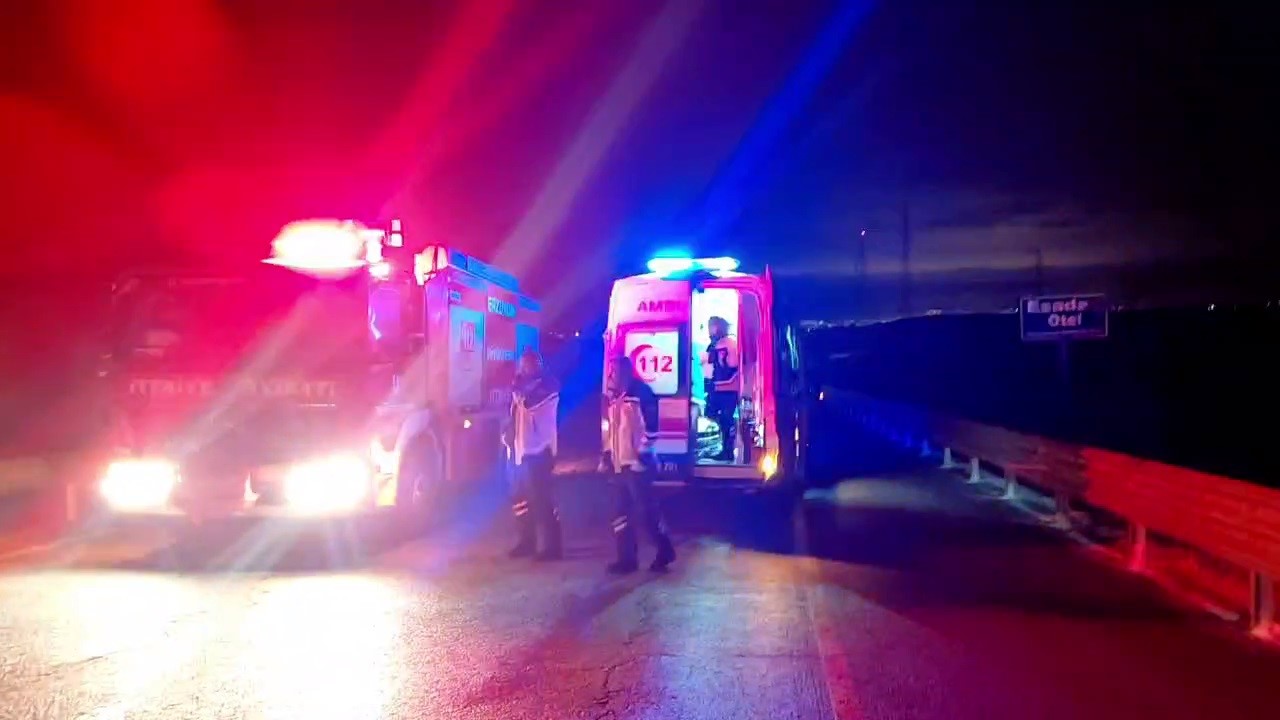 Tır yan yattı, yol trafiğe kapandı: 1 yaralı
