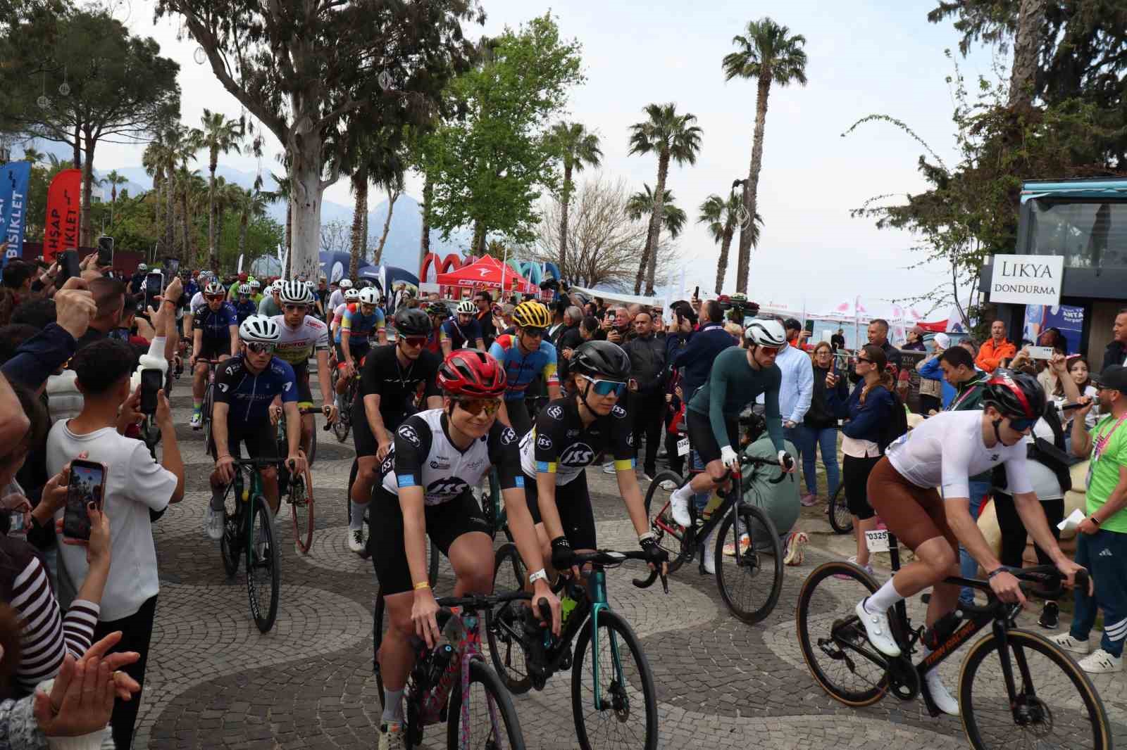 AKRA Gran Fondo Antalya ilk kez d&uuml;zenlenen tırmanış etabıyla başladı
