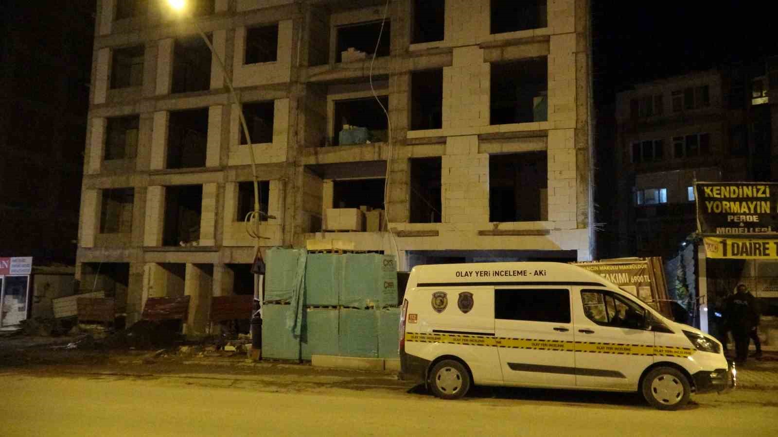 Tuvaletini yapmak i&ccedil;in &ccedil;ıktığı inşaattan d&uuml;şen şahıs ağır yaralandı
