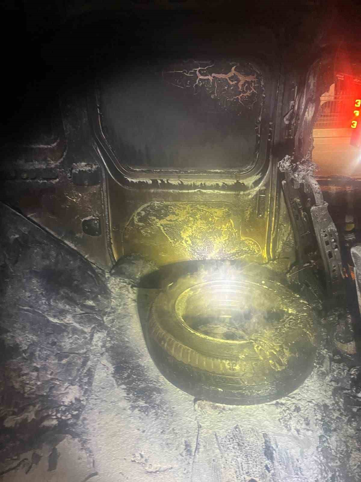 Kahramanmaraş&rsquo;ta iki farklı noktada ara&ccedil; yangını s&ouml;nd&uuml;r&uuml;ld&uuml;
