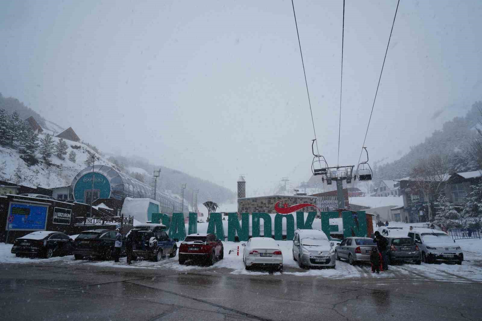 Paland&ouml;ken&rsquo;de kayak sezonu 30 Nisan&rsquo;a kadar uzatıldı
