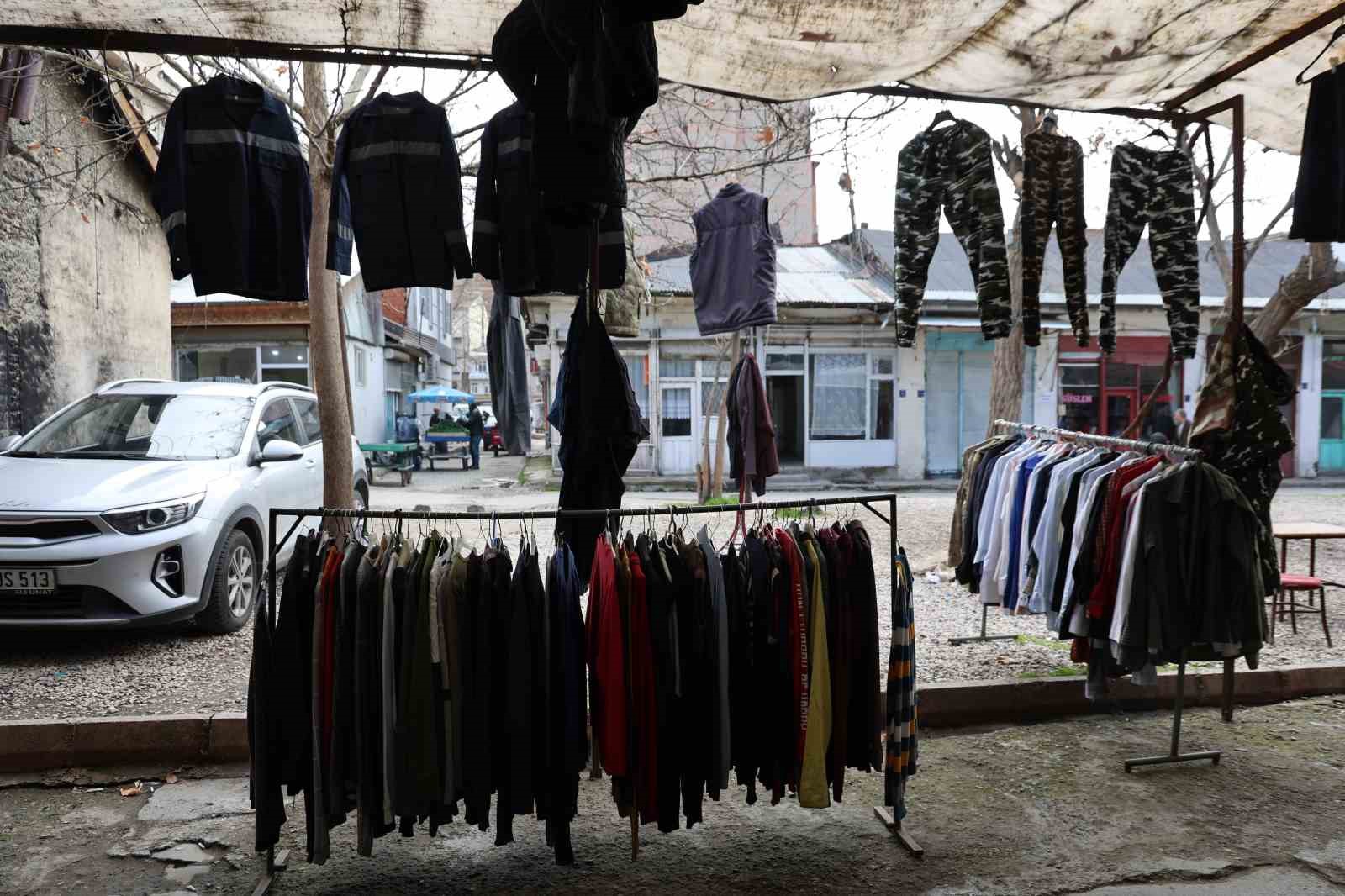 Bah&ccedil;e sezonun başlamasıyla, ikinci el kıyafete talep arttı
