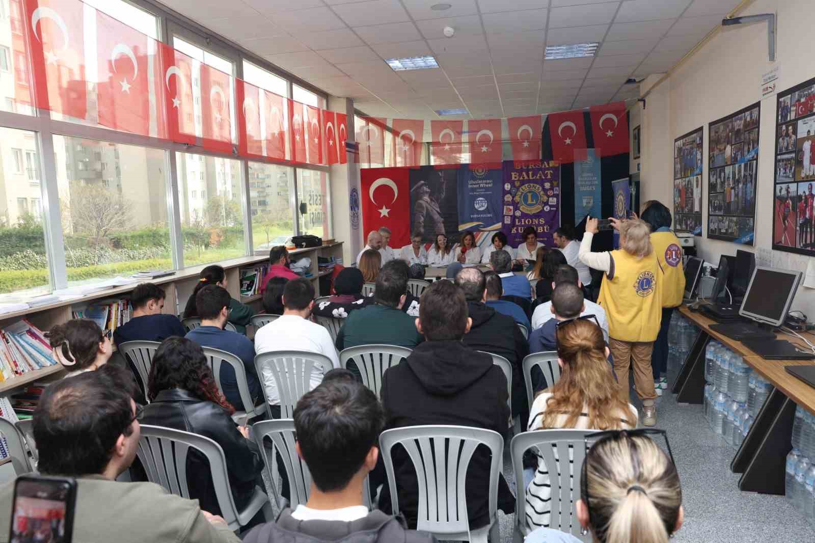 Görme engelli sporcular için canlı radyo tiyatrosu sahnelendi