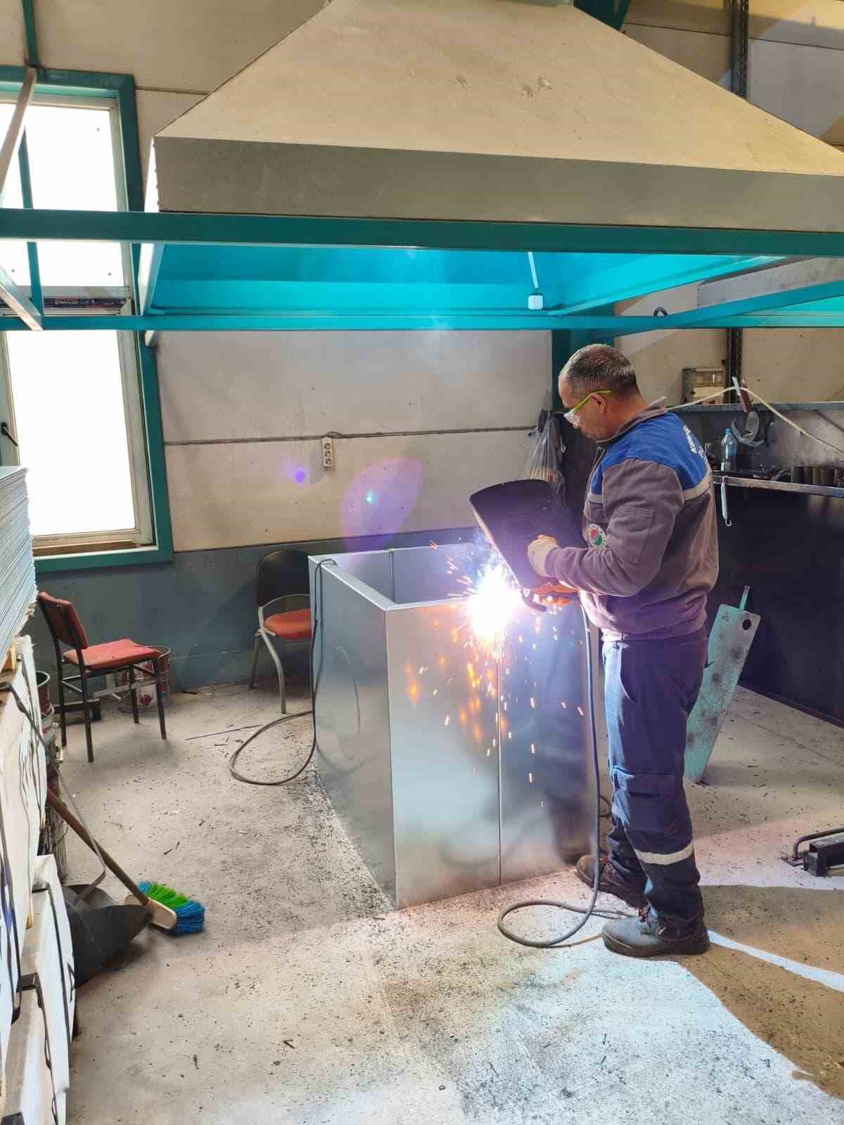 Kepez Belediyesi&rsquo;nde Kurban Bayramı &ouml;ncesi &ccedil;&ouml;p konteyneri seferberliği
