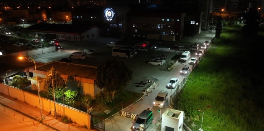 Adana&rsquo;da uyuşturucu operasyonu: 15 g&ouml;zaltı
