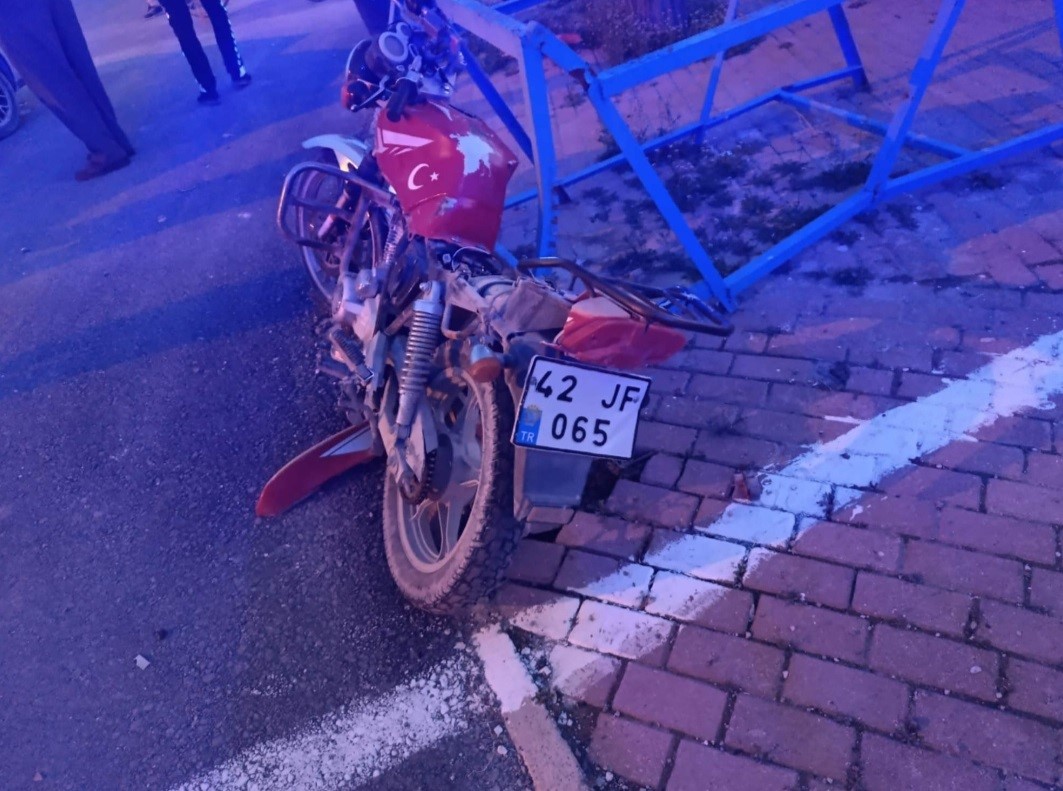 Konya&rsquo;da ehliyetsiz s&uuml;r&uuml;c&uuml;lerin kazası: 1 yaralı
