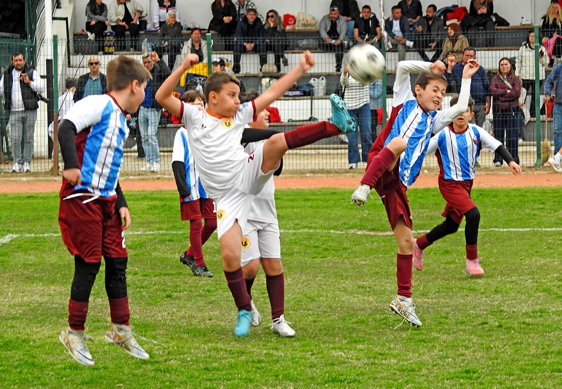 &Ccedil;eşme&rsquo;de U9 Futbol Festivali Coşkusu
