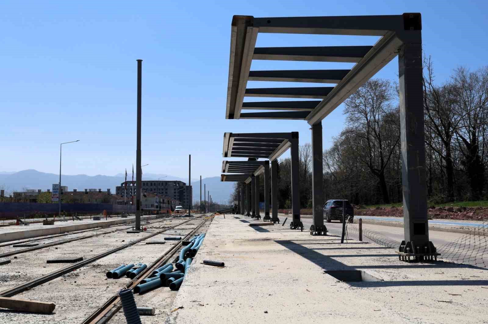 Kartepe Tramvay Hattı&rsquo;nda duraklar kurulmaya başlandı

