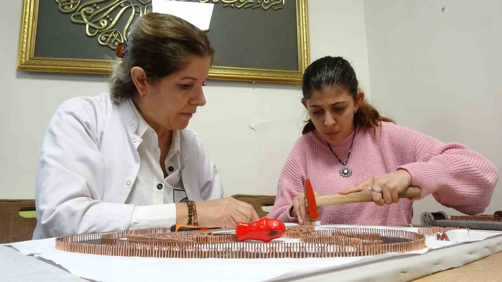 Zihinsel engelli Beyza filografi sanatıyla hayata tutunuyor
