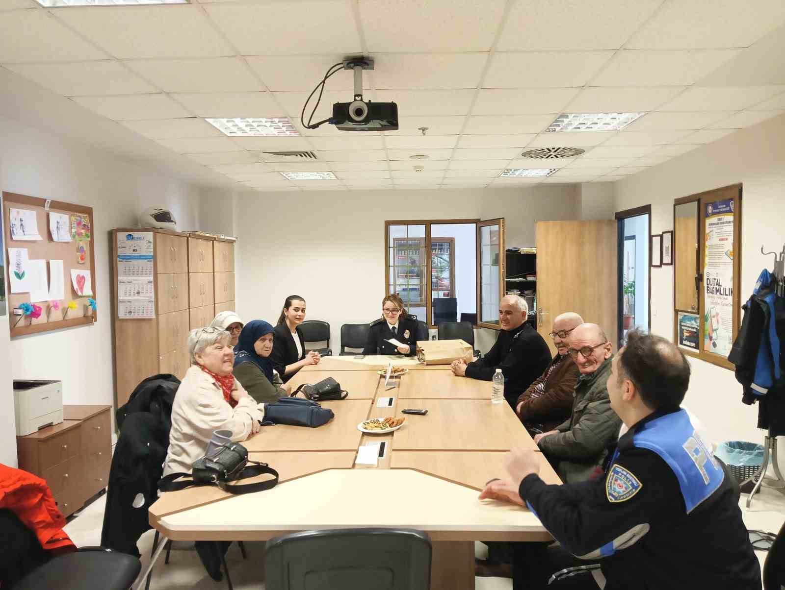 Huzurevi sakinlerinden emniyete anlamlı ziyaret
