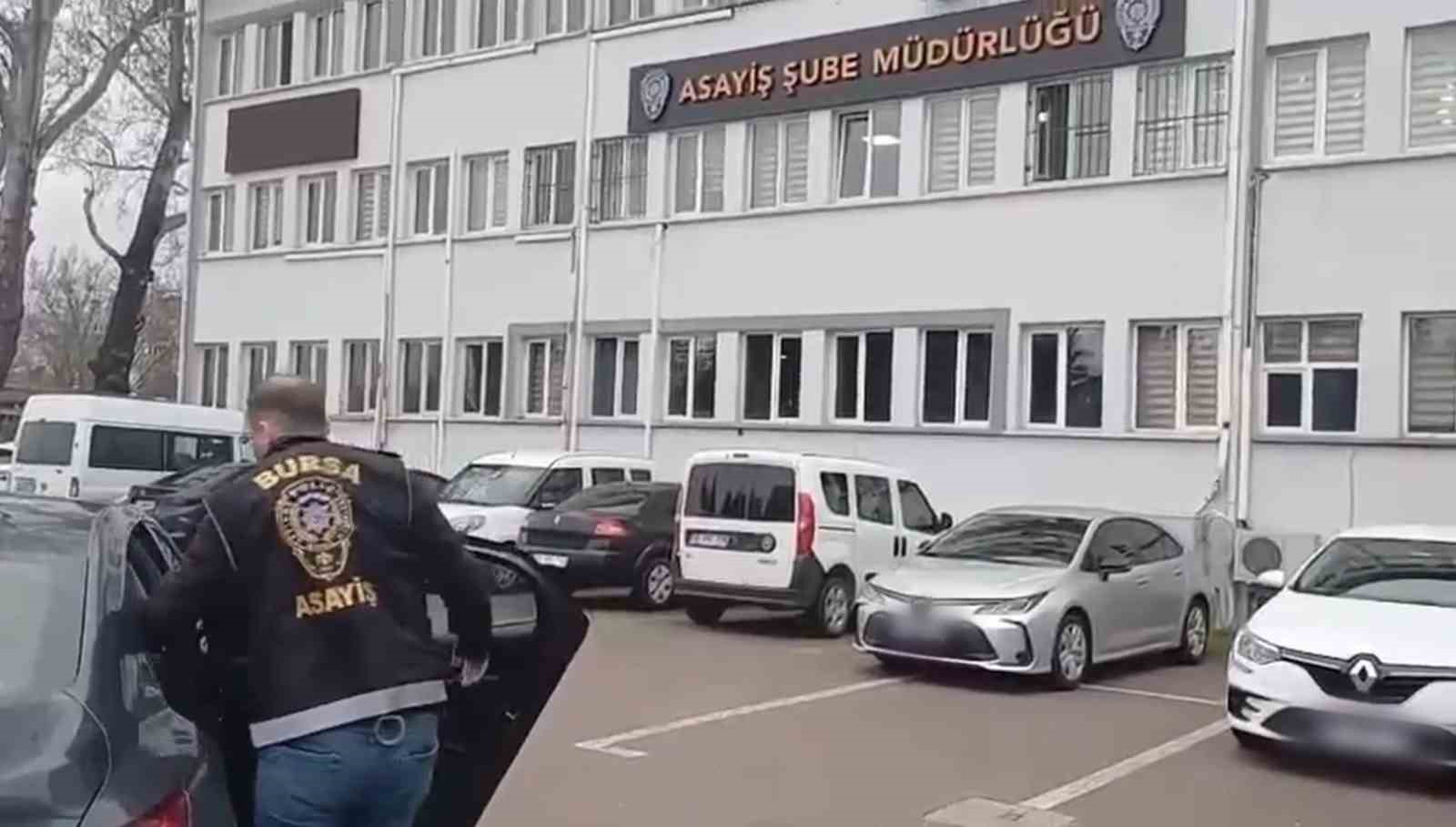 Bursa merkezli operasyonda 15 firari yakalandı