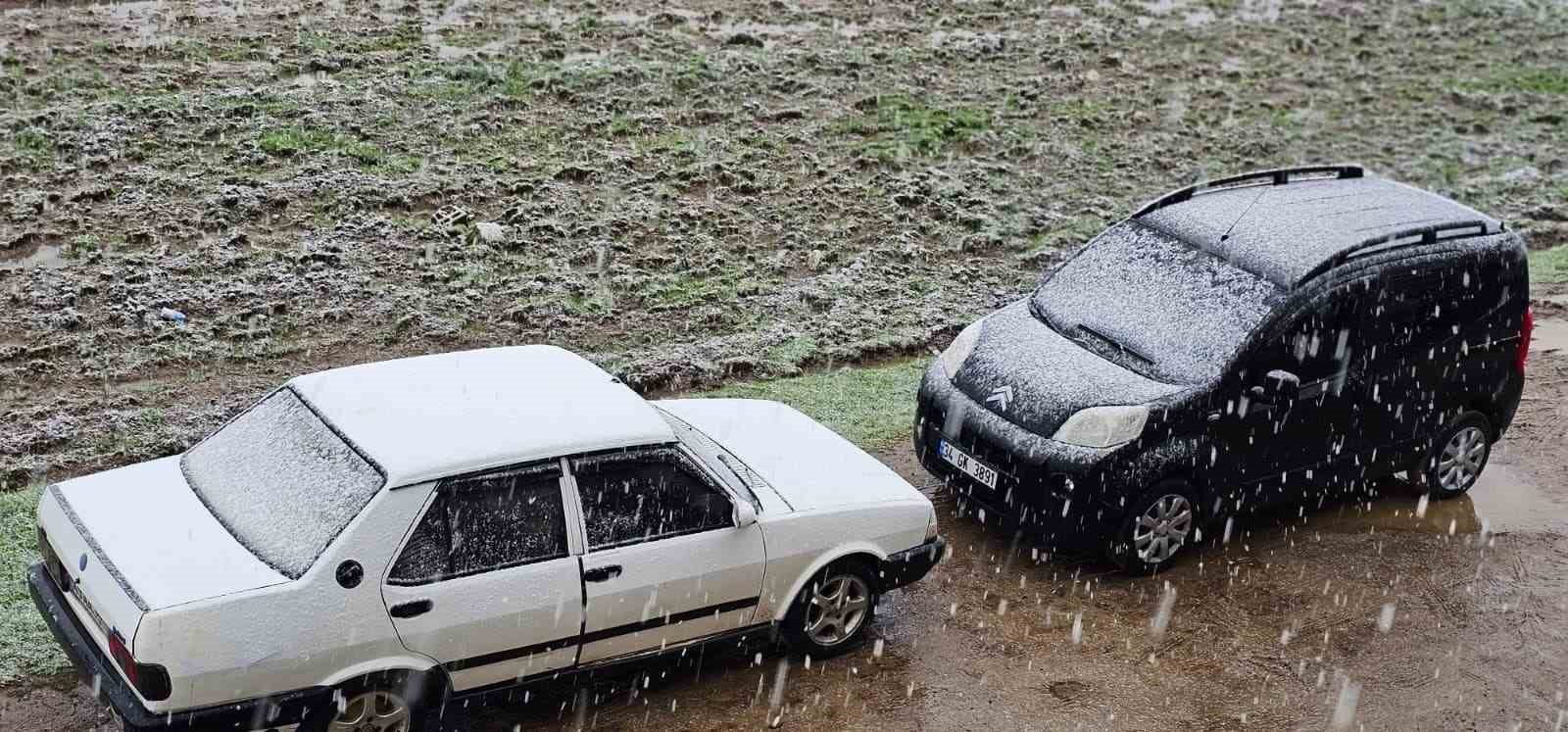 Muş&rsquo;ta nisan karı etkisini s&uuml;rd&uuml;r&uuml;yor: 22 k&ouml;y yolu ulaşıma kapandı
