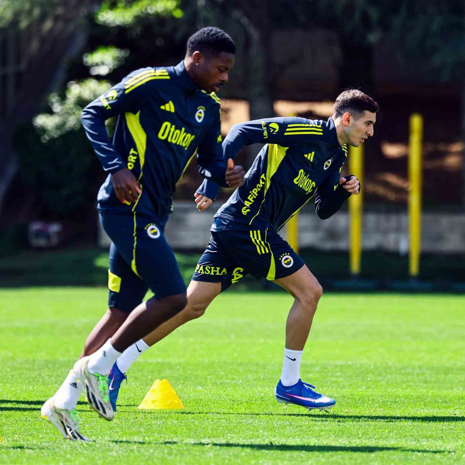 Fenerbah&ccedil;e, &Ccedil;aykur Rizespor ma&ccedil;ı hazırlıklarına başladı
