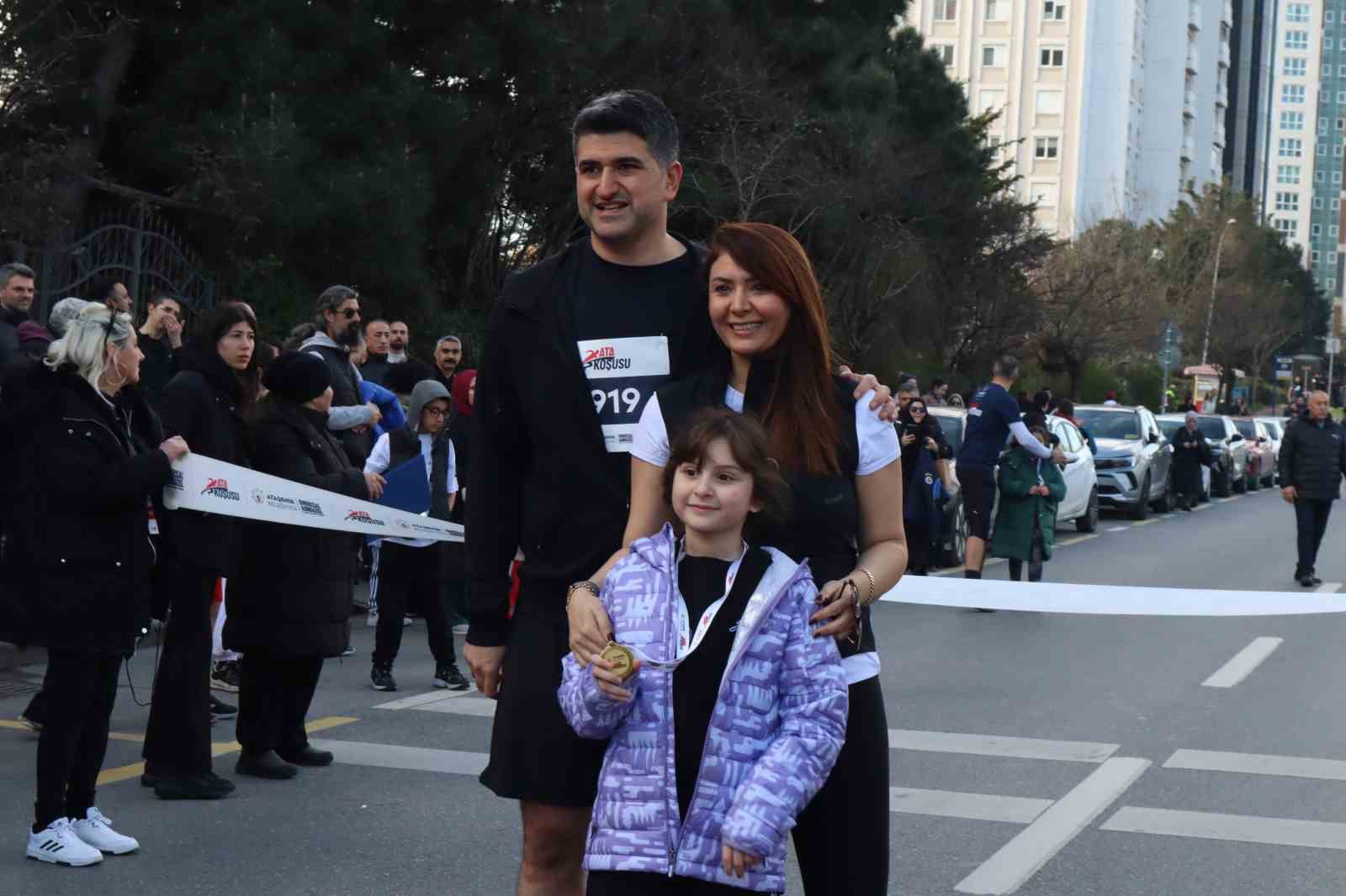 Ataşehir’de bir ilk: 1200 sporcu Ata Koşusu’nda ter döktü
