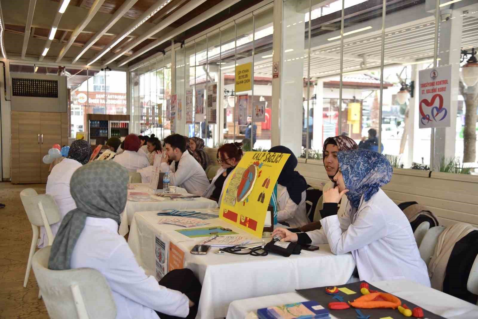 Atakum&rsquo;da &uuml;cretsiz sağlık taramasına vatandaşlardan yoğun ilgi
