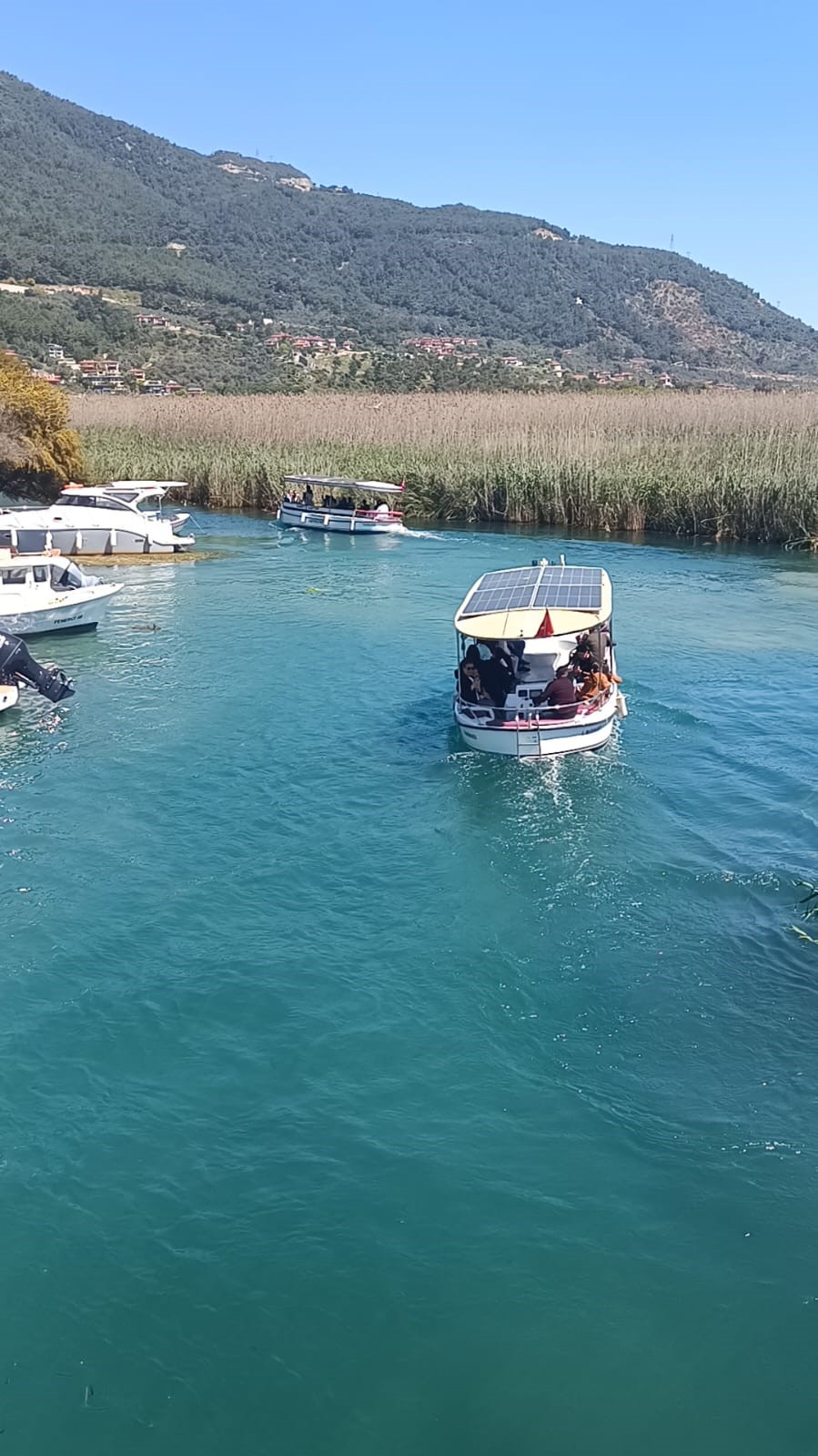 Azmak Nehri’nde tekne yoğunluğu