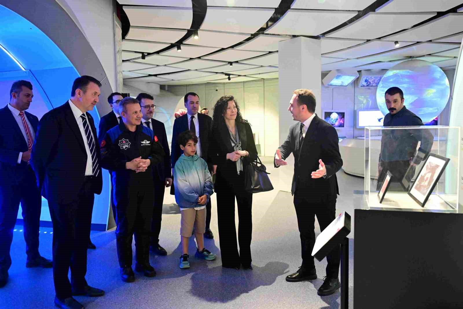 T&uuml;rkiye&rsquo;nin ilk astronotu Gezeravcı, GUHEM&rsquo;de uzay yolculuğunu anlattı
