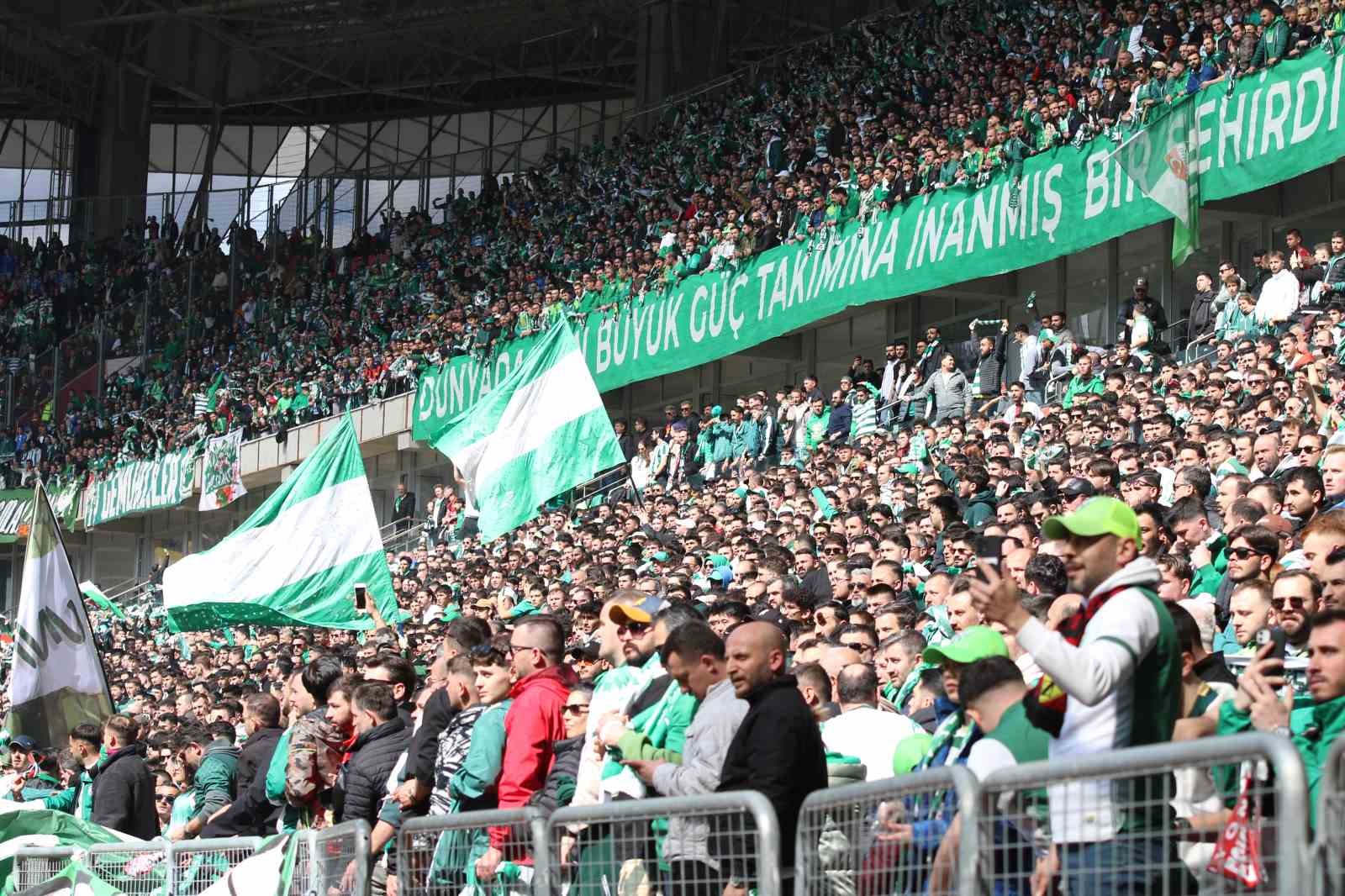 Nesine 2. Lig: Ankara Demirspor: 0 - Bursaspor: 1 (İlk yarı)