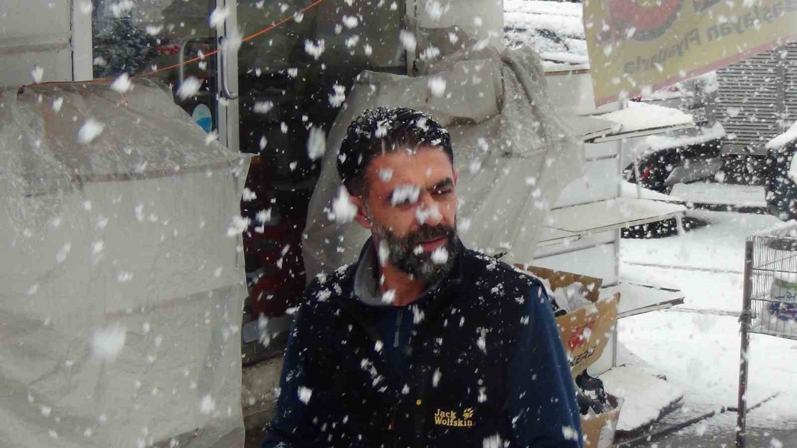 Kars&rsquo;a kar biranda geldi her taraf bembeyaz oldu
