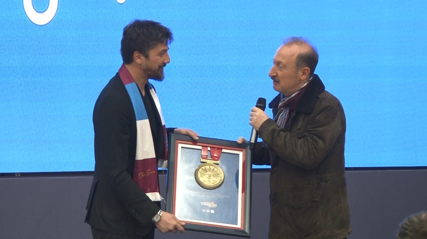 Başkentte Trabzon G&uuml;nleri: Şenol G&uuml;neş ve Tolga Zengin vatandaşlarla buluştu
