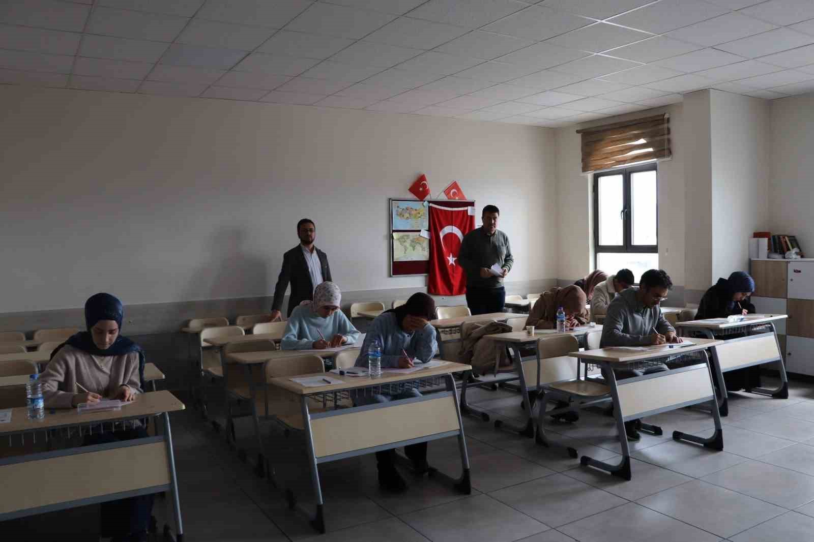 Sivas&rsquo;ta &ouml;ğrenciler manevi &ouml;d&uuml;l i&ccedil;in ter d&ouml;kt&uuml;
