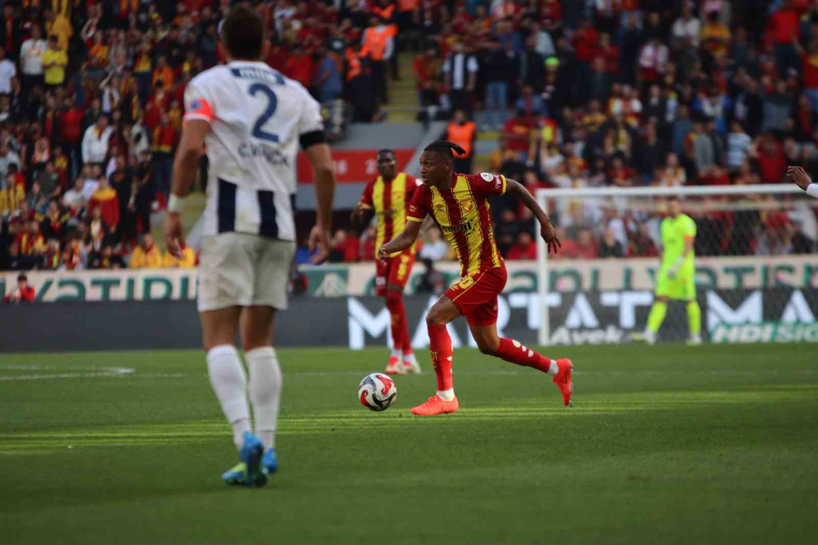 Trendyol S&uuml;per Lig: G&ouml;ztepe: 1 - Kasımpaşa: 1 (İlk Yarı)

