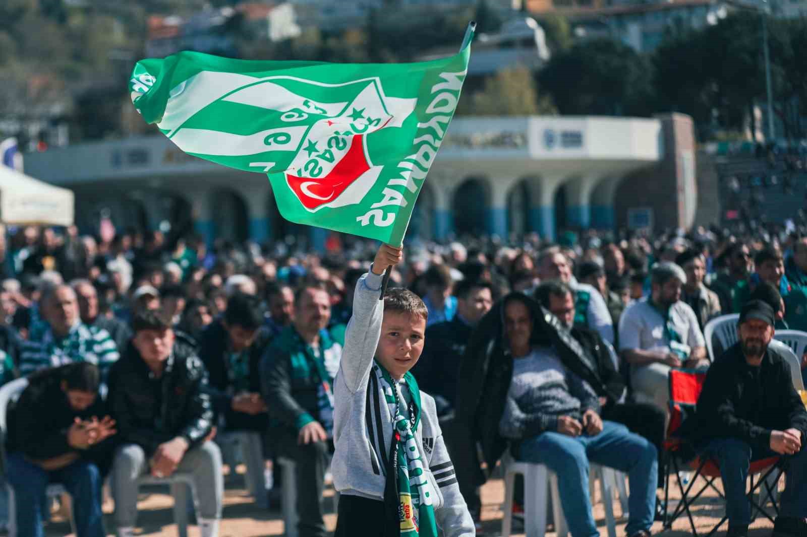 Bursa&rsquo;da yeşil-beyaz coşku dev ekrana taşındı
