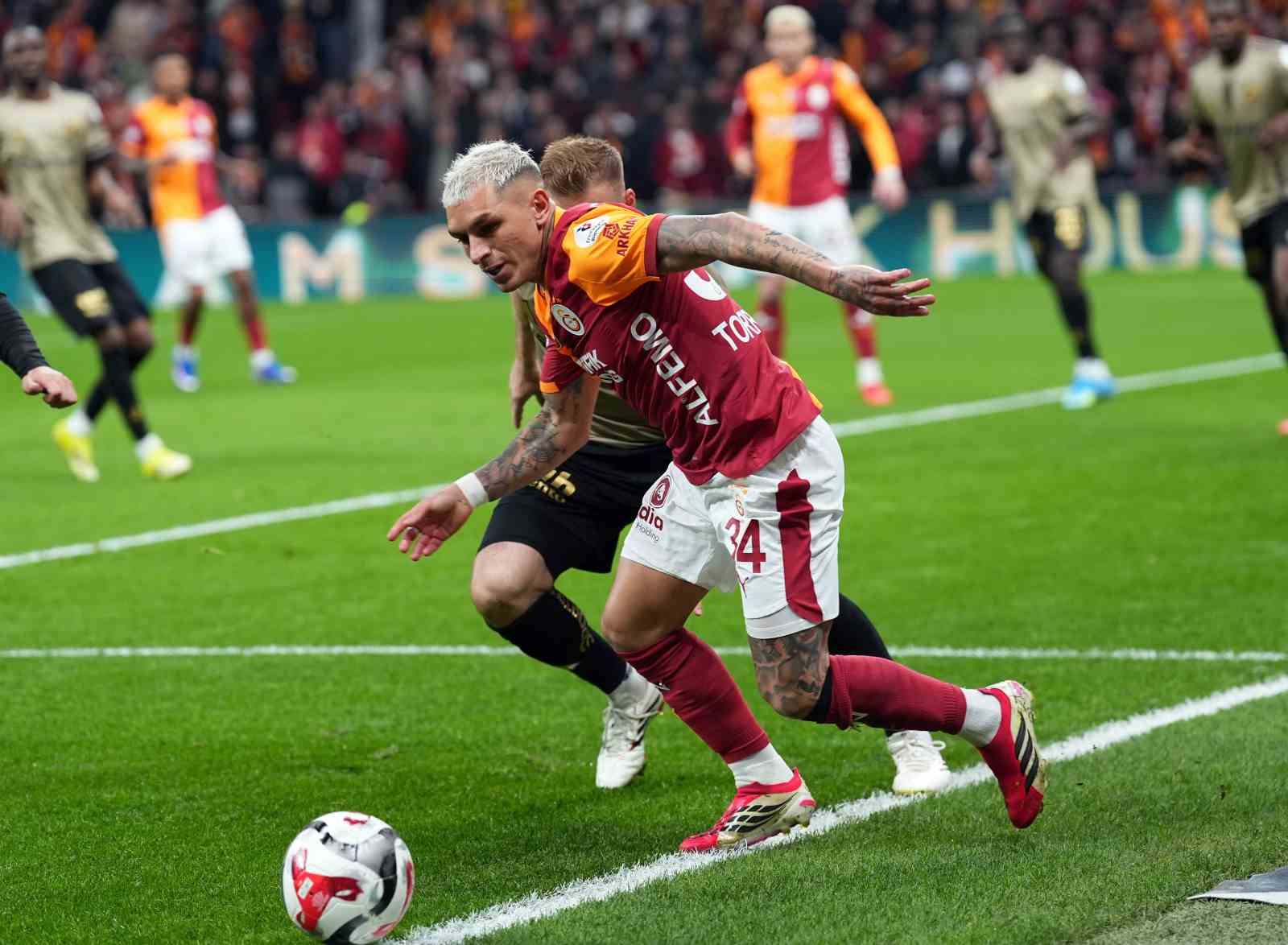 Trendyol S&uuml;per Lig: Galatasaray: 0 - Kocaelispor: 0 (Ma&ccedil; devam ediyor)
