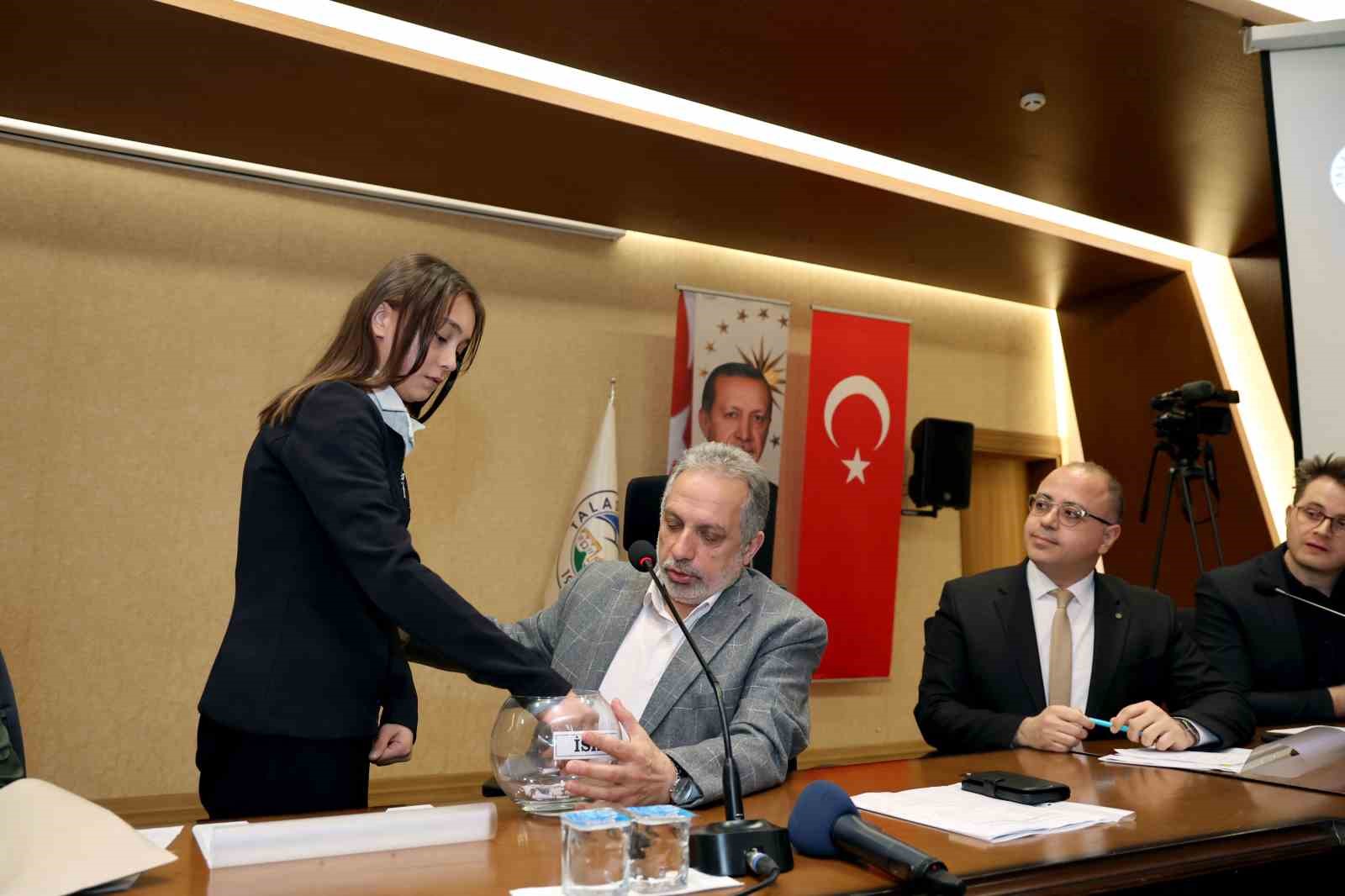 Talas Menekşe Siteleri&rsquo;nde kura heyecanı
