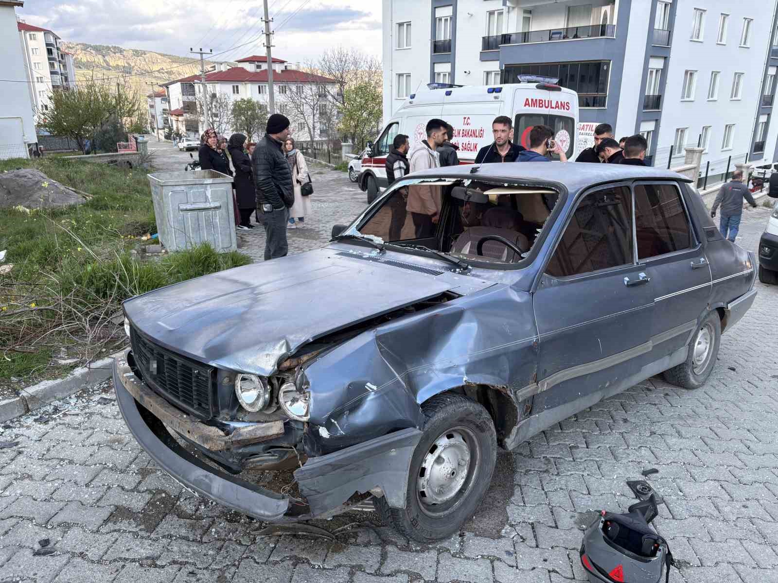 Kastamonu&rsquo;da otomobil ile motosiklet &ccedil;arpıştı: 3 yaralı
