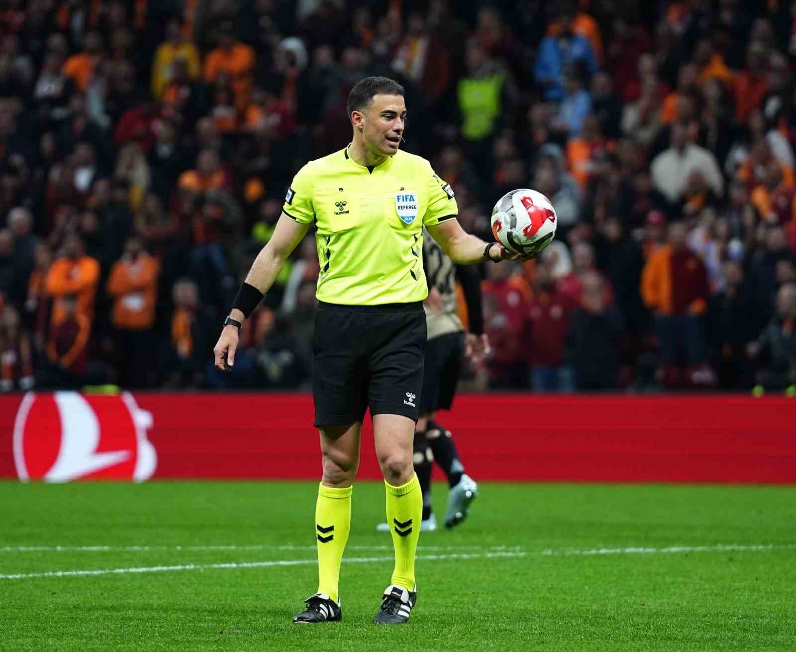 Trendyol Süper Lig: Galatasaray: 1 - Kocaelispor: 0 (İlk yarı)