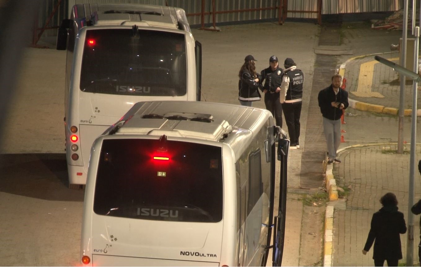 Uyuşturucu ve fuhuş soruşturmasında g&ouml;zaltına alınan &uuml;nl&uuml; isimler Adli Tıp Kurumu&rsquo;nda test verdi
