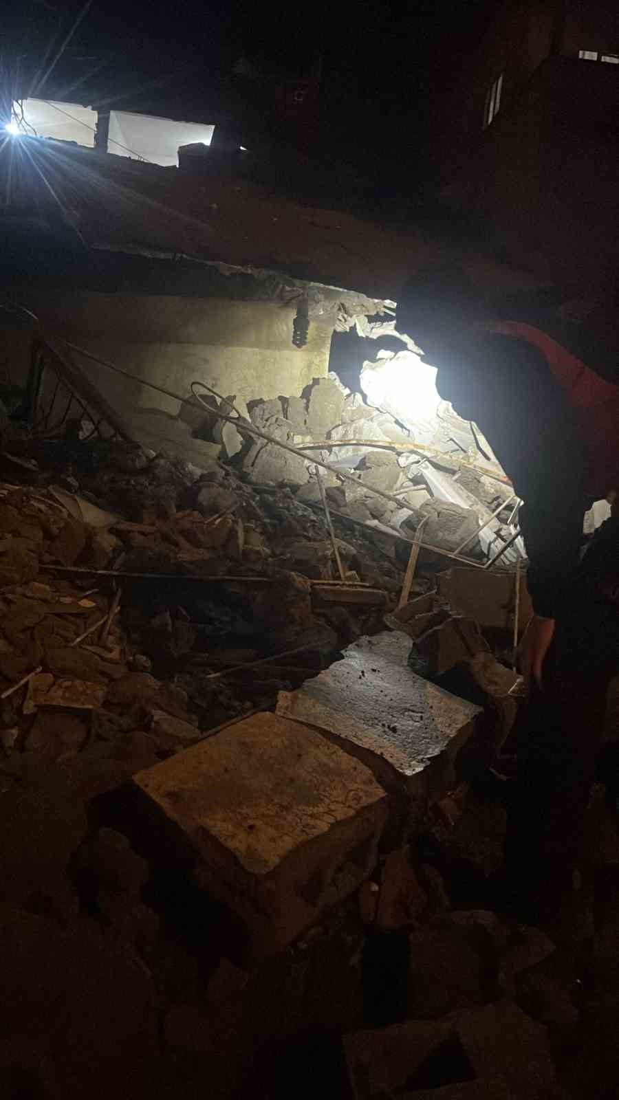 Siirt&rsquo;te metruk bina &ccedil;&ouml;kt&uuml;
