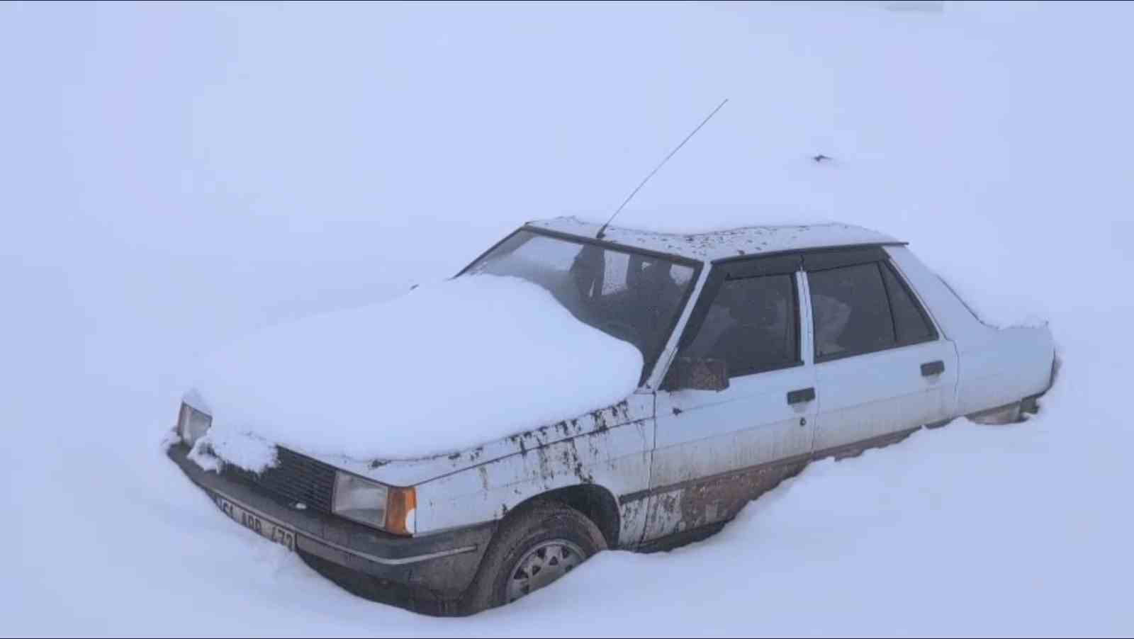 Torul&rsquo;da kar altında ayı n&ouml;beti
