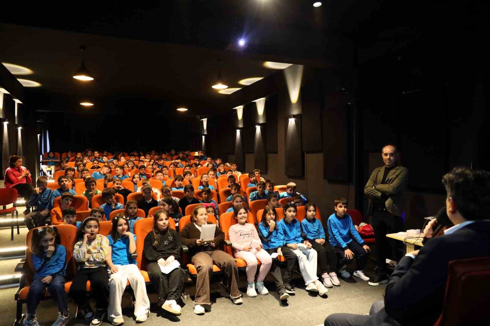 &lsquo;Yerel Y&ouml;netimler&rsquo; konusu kapsamında Başkan Durgut &ouml;ğrencilerle buluştu
