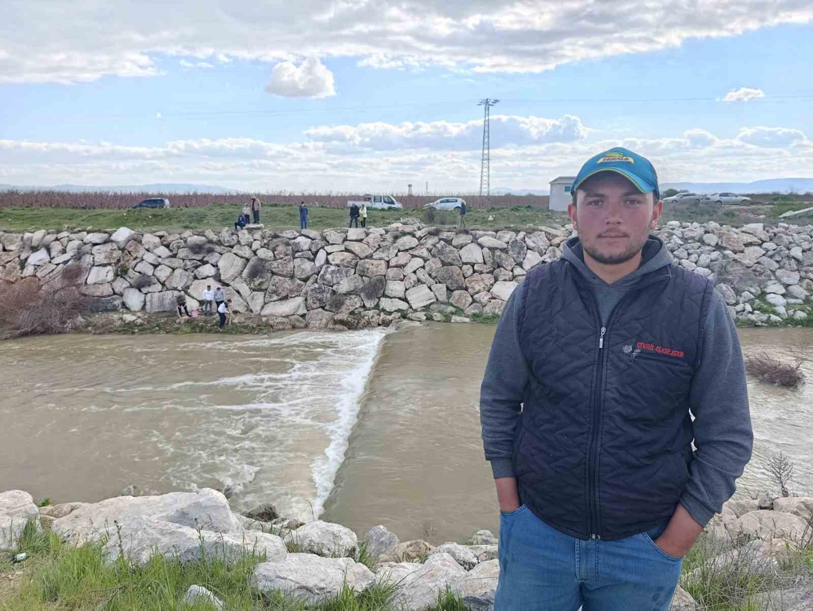 10 yıllık kuraklığın hakim olduğu &ccedil;ayda balık avladılar
