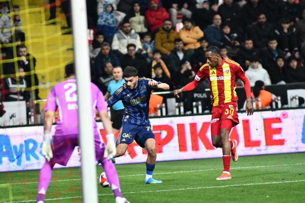 Kayserispor taraftarından Bilal’e tepki: "Elin uzamıyor, dilin durmuyor"