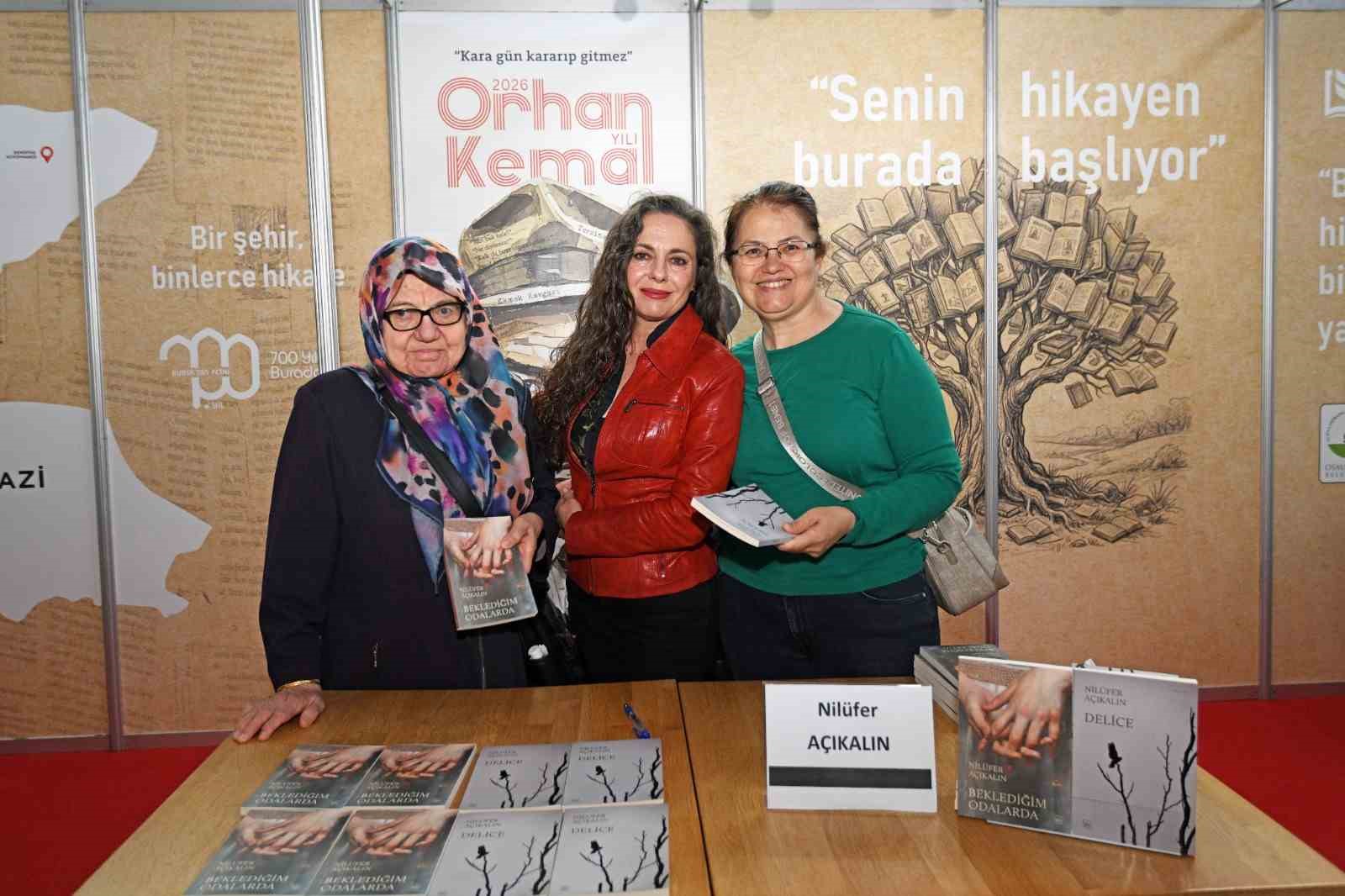 Nil&uuml;fer A&ccedil;ıkalın Osmangazi&rsquo;de okurlarıyla buluştu
